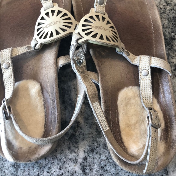 Ugh sandals size 8 - Picture 3 of 5